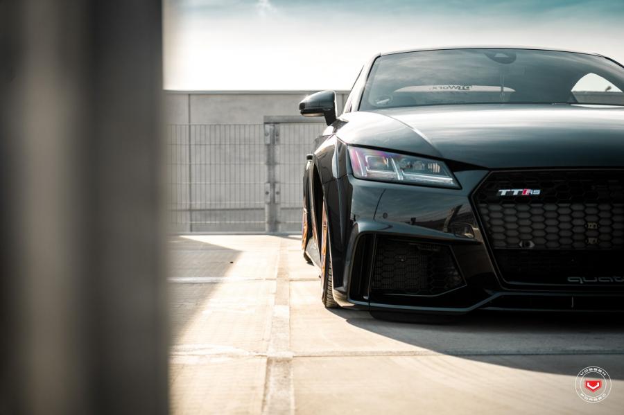Детали экстерьера Audi TT RS on Vossen Wheels (M-X3) 2018 года  (фото 8 из 31)